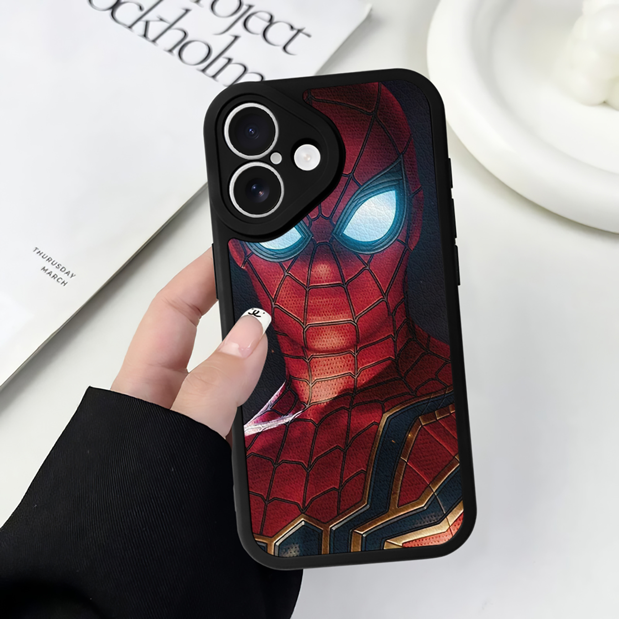 （画像用） Spider Man スパイダーマン 【iPhone 16シリーズ対応】シリコンスマホケース（レザー調） 材質：シリコン
